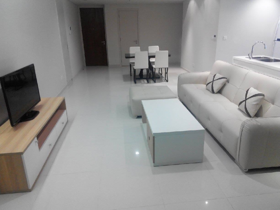 Sai Gon Pearl 2 bedrooms with 2 toilets for rent with price of 18 million