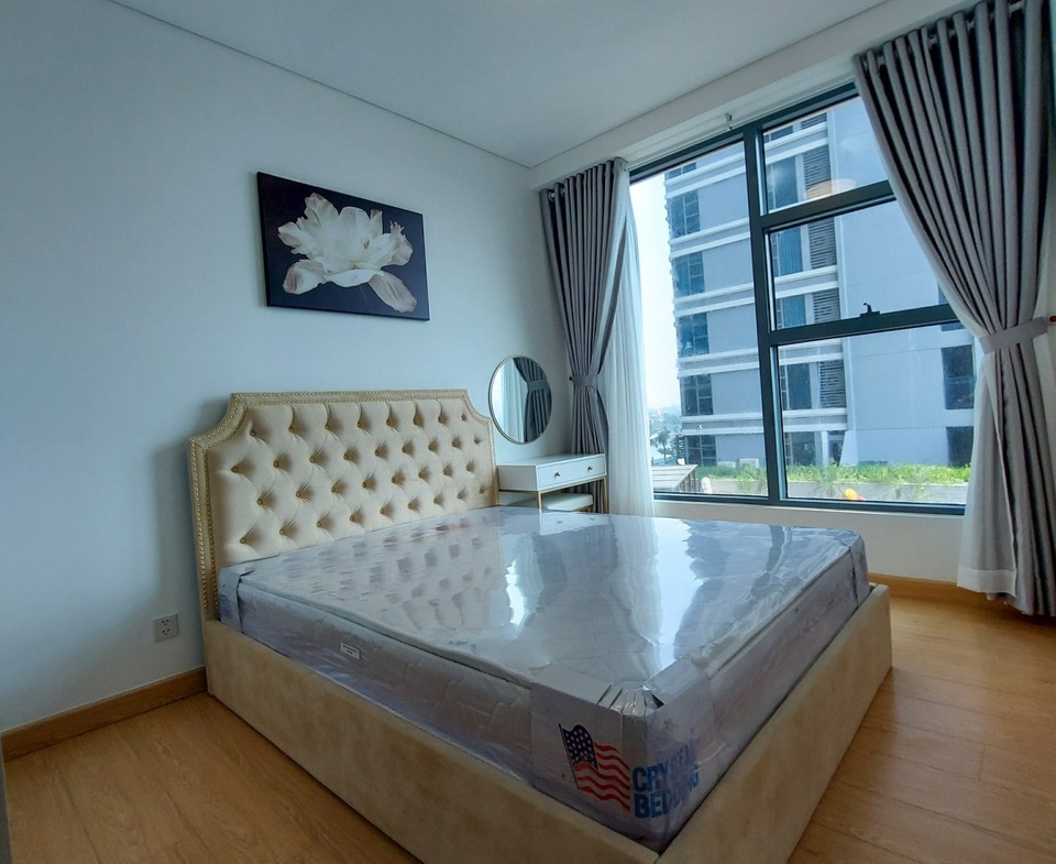 Exquisite two-bedroom apartment for rent in Sunwah Pearl