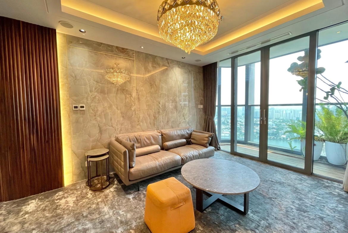 Luxurious living four bedrooms apartment for rent at Landmark 81 Tower