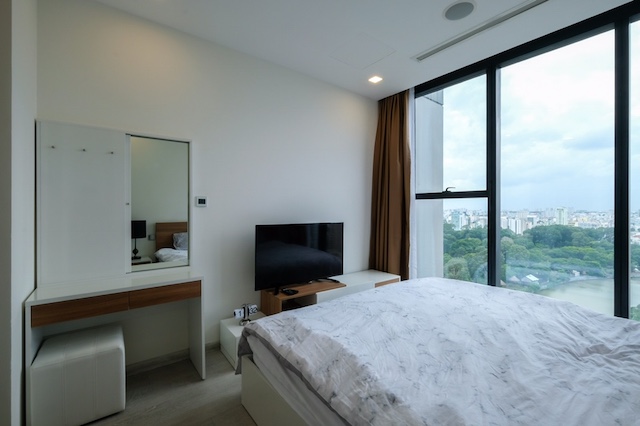 Curved two bedroom apartment for rent at Vinhomes Golden River